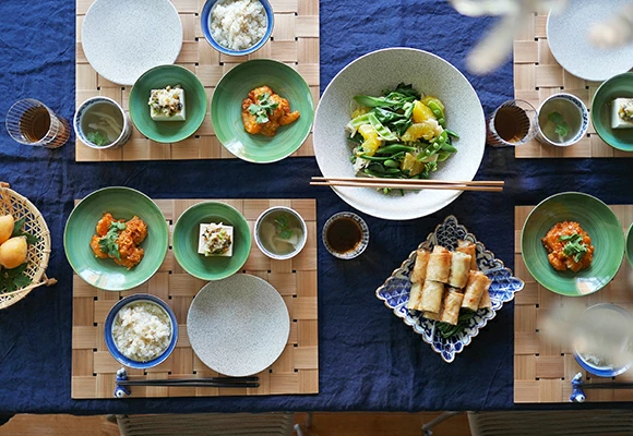 有田焼　福泉窯　染付割地紋　菊割長角六寸皿