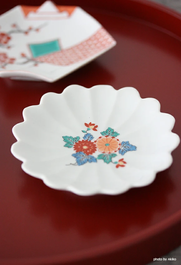 辻与製陶所 与山窯
見込赤絵 七宝菊型手塩皿