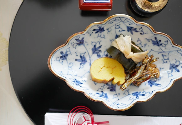 福泉窯 有田焼
有田染付けシリーズ 花唐草 菱型菊割向付