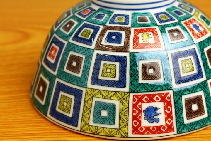 九谷焼 色絵飯碗 石畳文/青郊窯