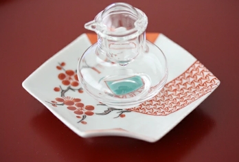 錦地紋梅　折紙型手塩皿