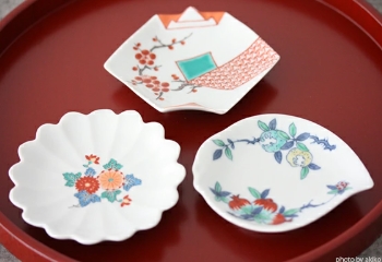 錦地紋梅　折紙型手塩皿