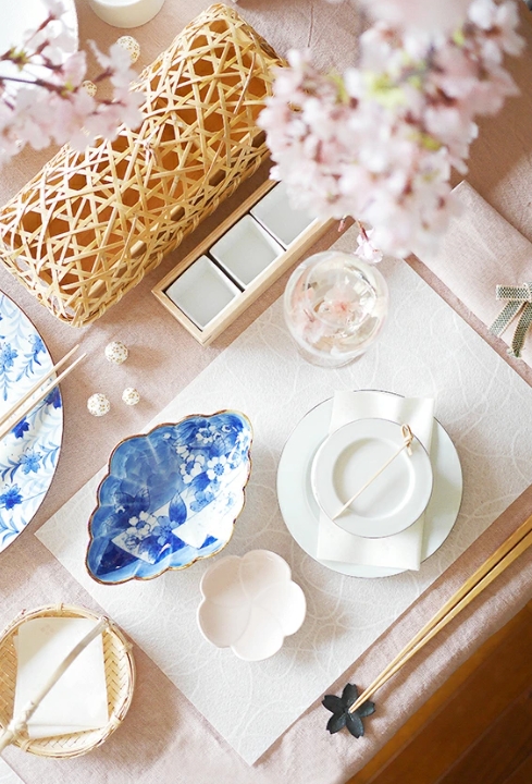 福泉窯
有田染付けシリーズ　桜流水（変り絵）菱形菊割向付