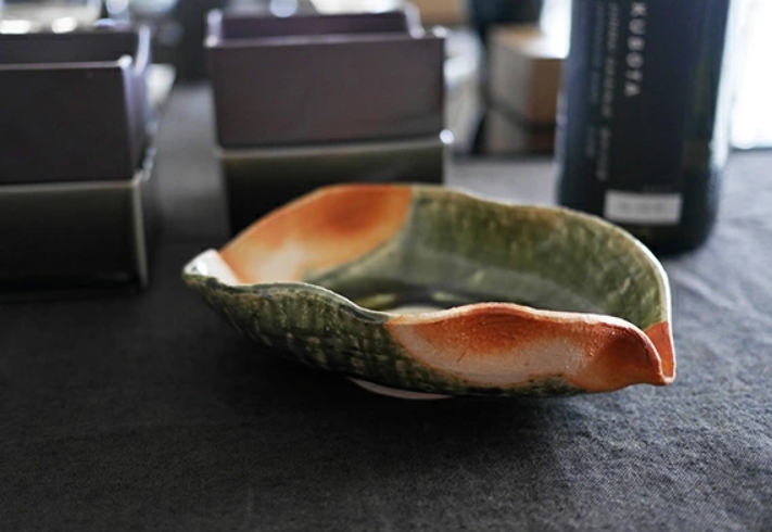 焼締織部　葉型皿