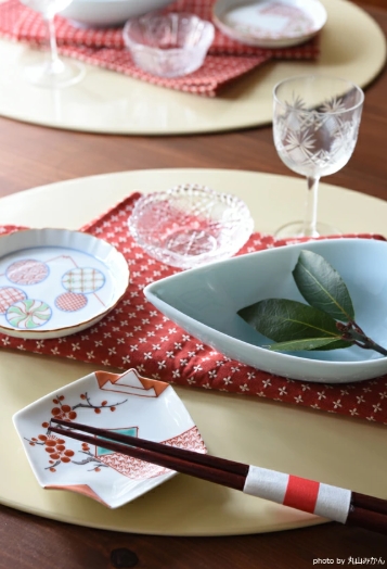 辻与製陶所　与山窯
錦地紋梅　折紙型手塩皿