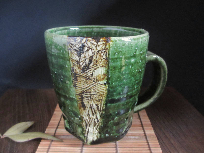 日々の暮らしを楽しむ織部。 マグカップ■棚橋淳作 絵織部