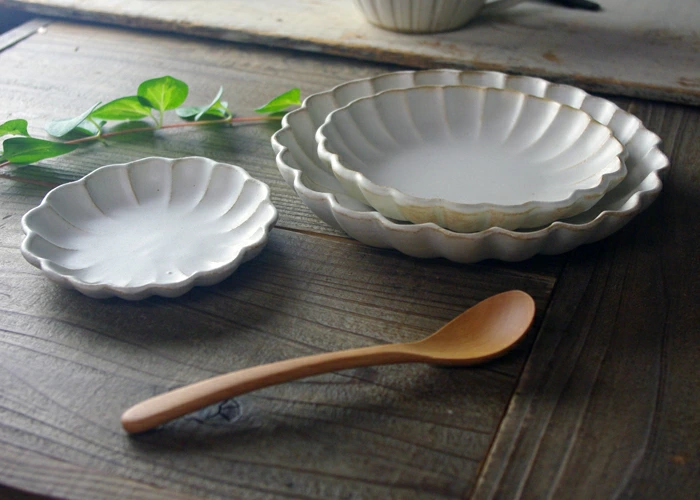 kinari 輪花皿 （中） 益子焼 中皿