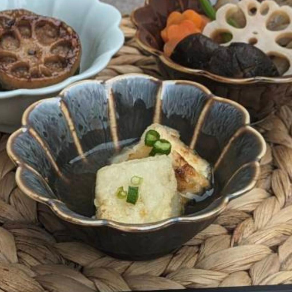 美濃焼 花小鉢KUJAKU