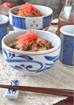 【砥部焼 千山窯】赤線唐草の丸碗