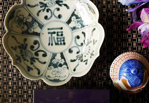 古染付草花紋　輪花皿