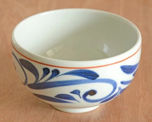 【砥部焼 千山窯】赤線唐草の丸碗