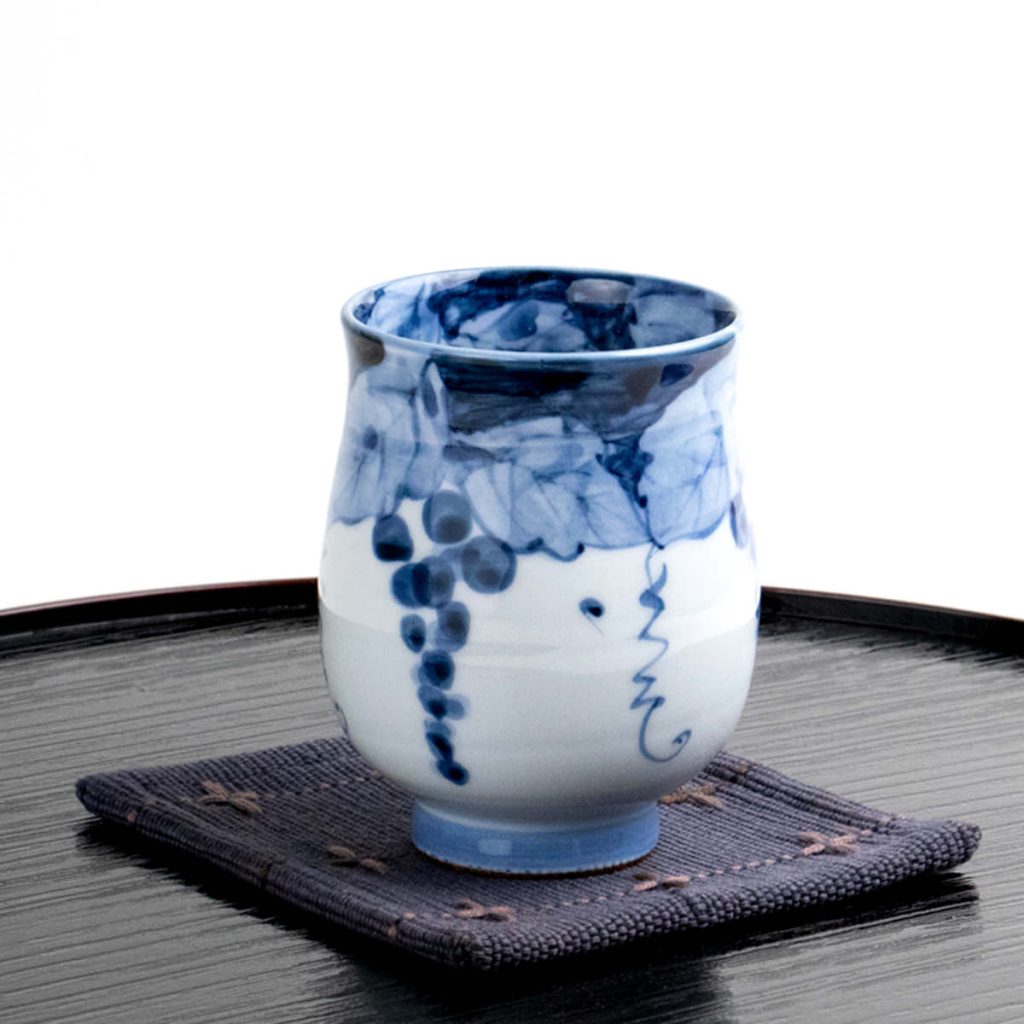 湯呑み おしゃれ コップ 持ちやすい 有田焼 陶磁器 日本製 渕濃ぶどう（青）