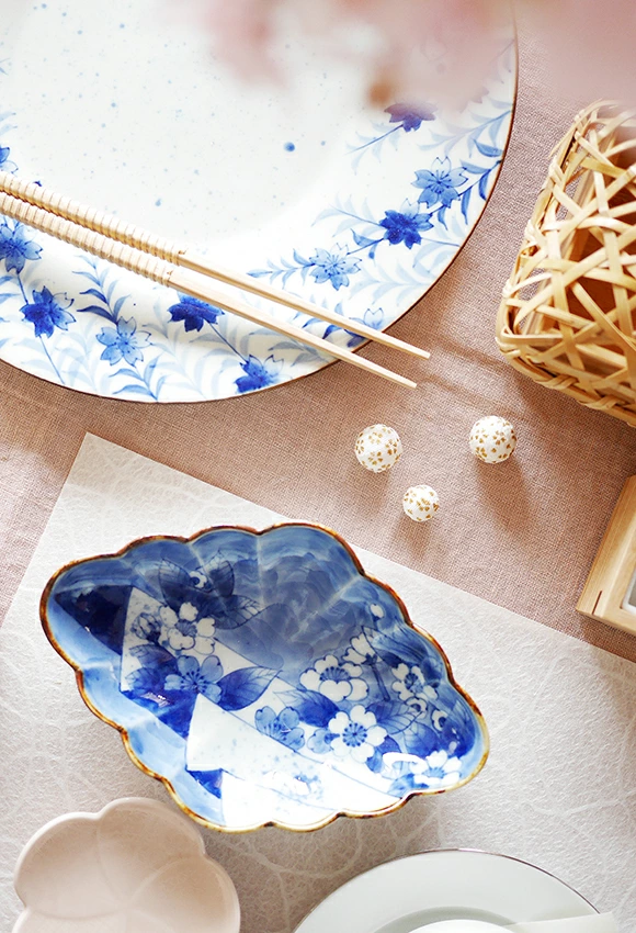 福泉窯　有田染付けシリーズ　桜流水（変り絵）菱形菊割向付