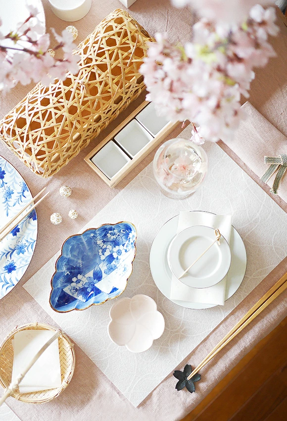 福泉窯　有田染付けシリーズ　桜流水（変り絵）菱形菊割向付