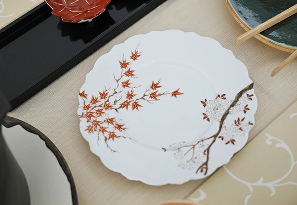 福泉窯 錦春秋 輪花 6.5寸 リム皿 <紅葉 / 有田焼 / 和食器 / 桜>