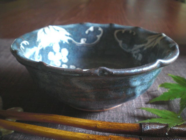 小鉢 ■ 玉山窯 監修 玉置保夫 鼠志野 葡萄絵 輪花 小鉢 (1鉢)