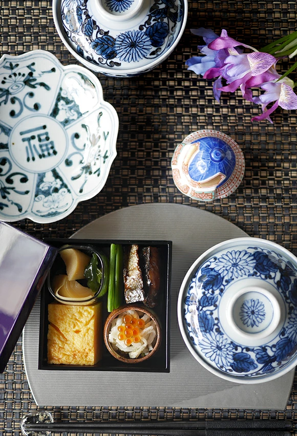 有田焼 古染付草花紋 輪花皿