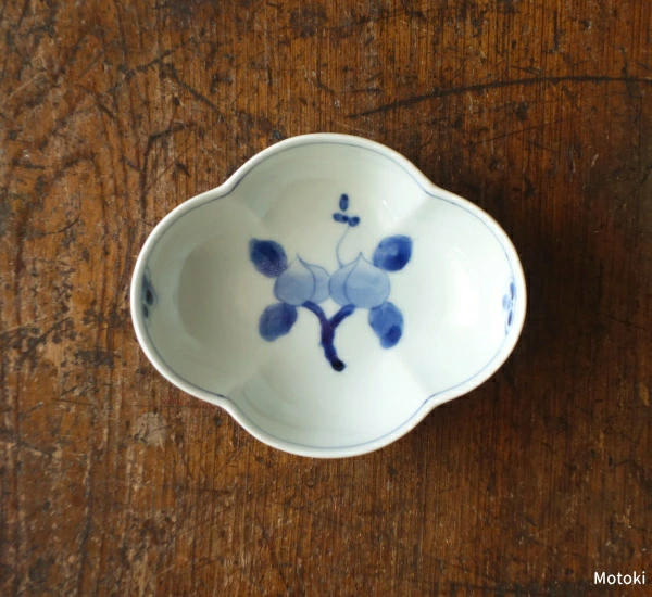 有田焼　染付桃絵木瓜小付（豆鉢）