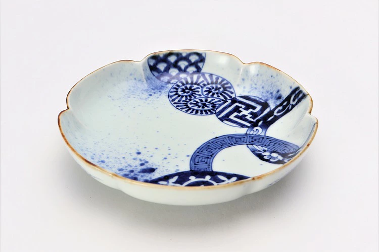 有田焼　福泉窯　染付地紋丸紋　六方割7寸皿