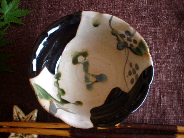 小鉢 ■ 玉山窯 玉置保夫 監修 黒織部 輪花 小鉢