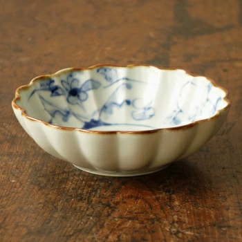 有田焼　染付渕錆草花　菊小鉢
