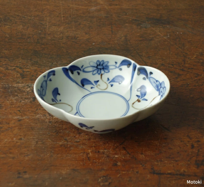 有田焼　染付錆間取草花木瓜小鉢