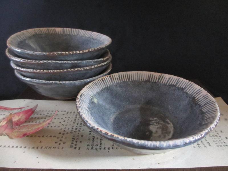 小鉢 ■ 玉山窯・監修玉置保夫/鼠志野十草文丸小鉢(1鉢)
