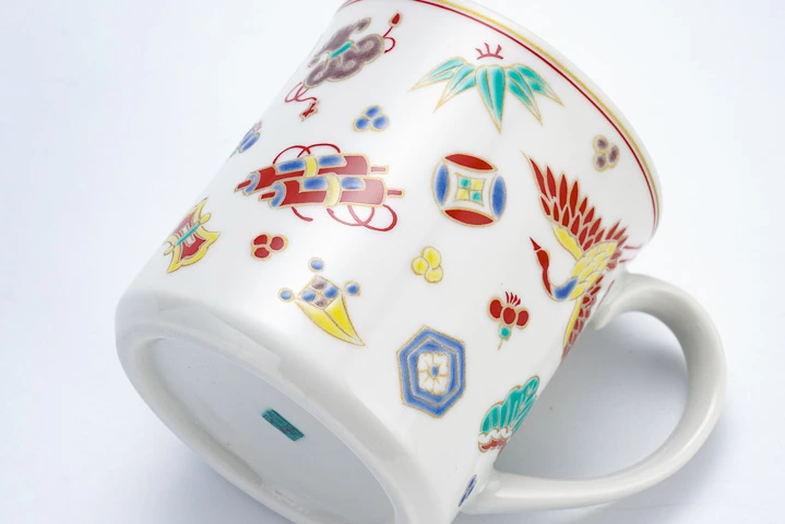 九谷焼 マグカップ 宝尽くし/青郊窯