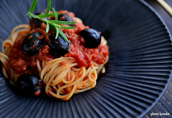 7.5寸　パスタ皿　しのぎ　黒釉