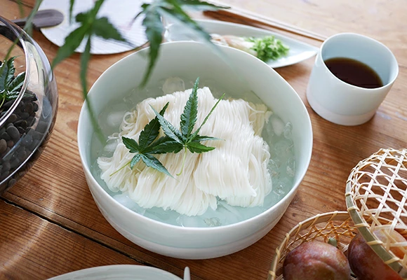 青白釉流し 大鉢