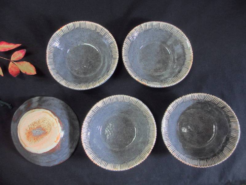 小鉢 ■ 玉山窯・監修玉置保夫/鼠志野十草文丸小鉢(1鉢)
