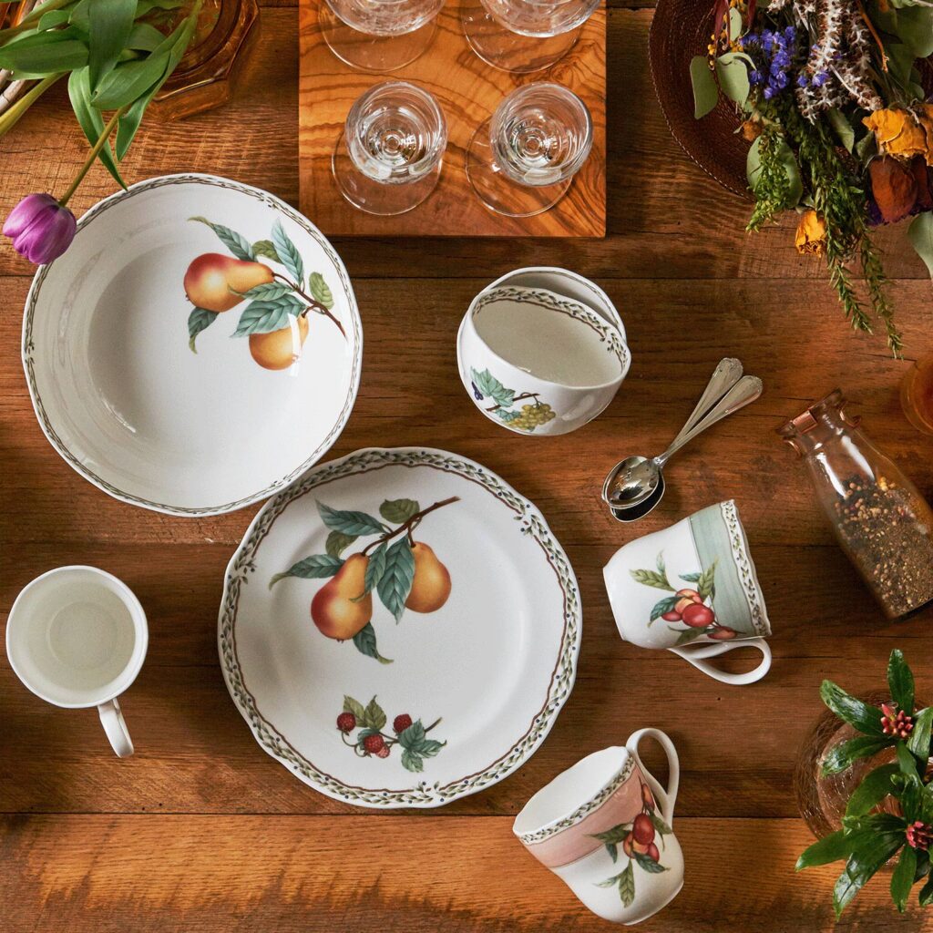 ノリタケ オーチャードガーデン マグカップペア（色変り）