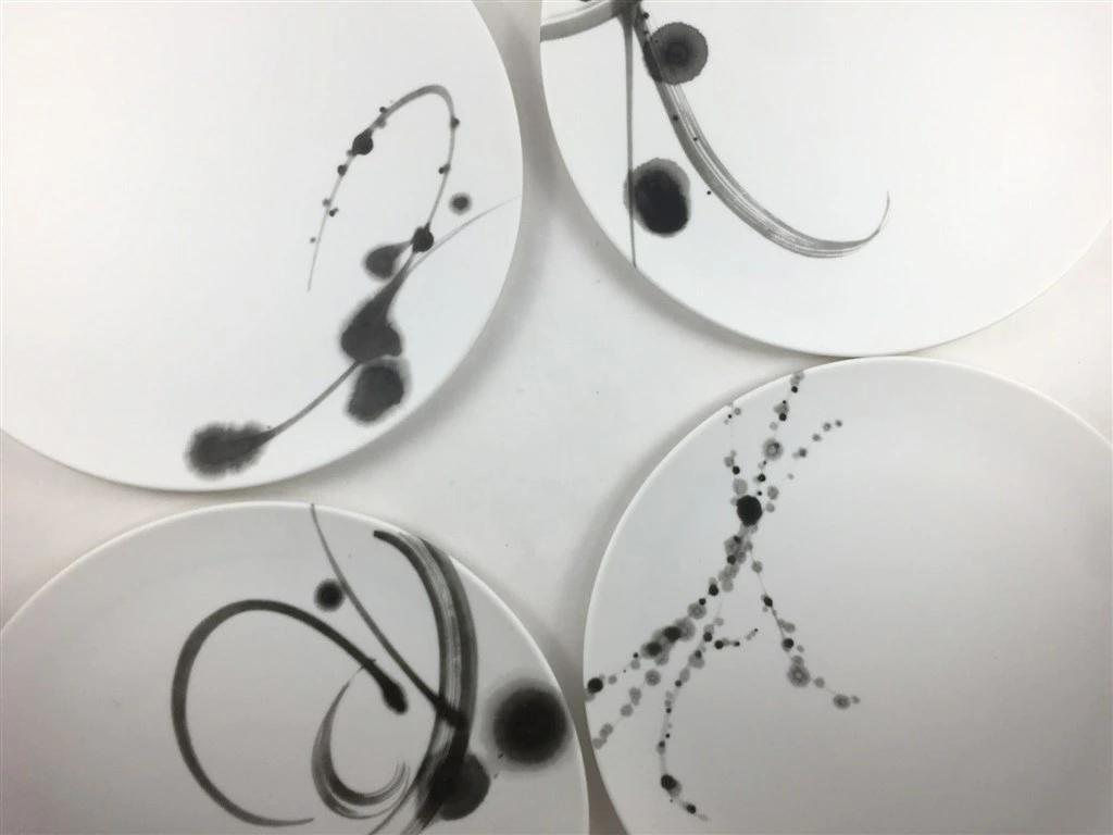 有田焼 やま平窯 26cmプレート.書/花(春/夏/秋/冬)