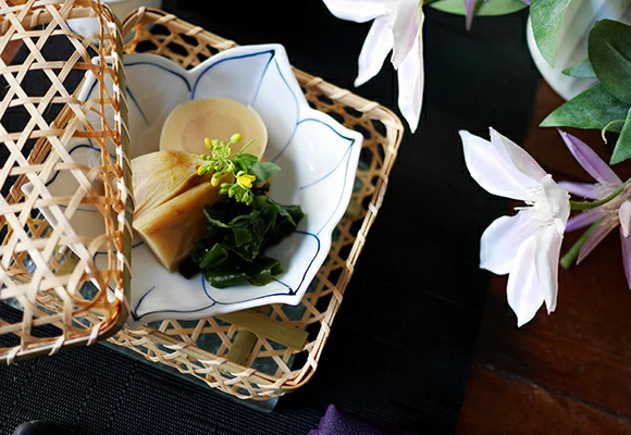 染付花紋　鉄仙花型小鉢