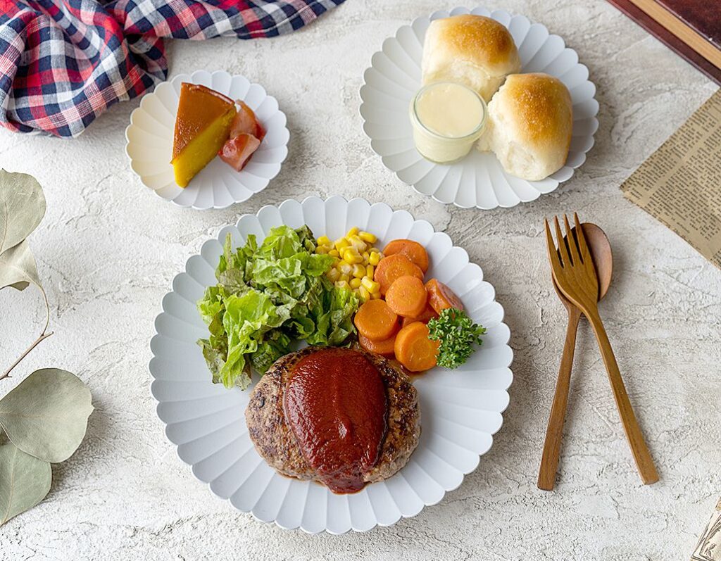 1616/arita japan TY パレスプレート 16cm グレー 菊型 有田焼