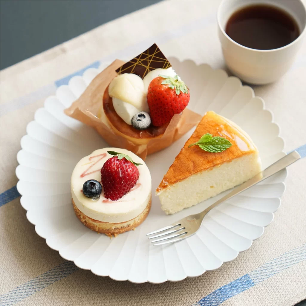 1616/arita japan TY パレスプレート 220 有田焼 菊皿 
