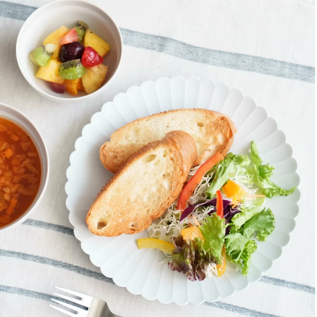 1616/arita japan TY パレスプレート 220 有田焼 菊皿 
