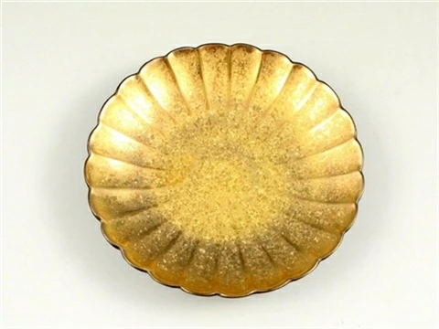 有田焼 陶悦窯 黒柚子金塗り 菊型４．５寸皿
