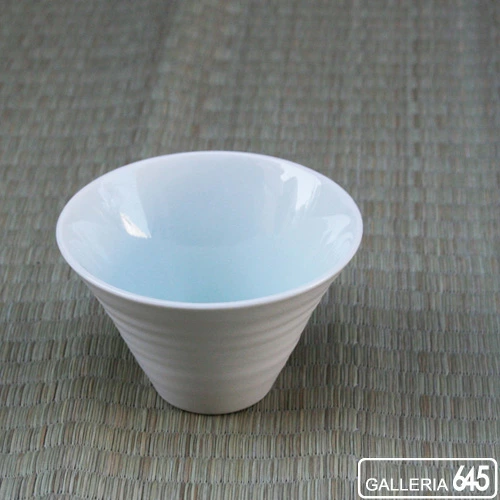 千段小鉢（外白刷毛・内青白磁）：ARITA PORCELAIN LAB
