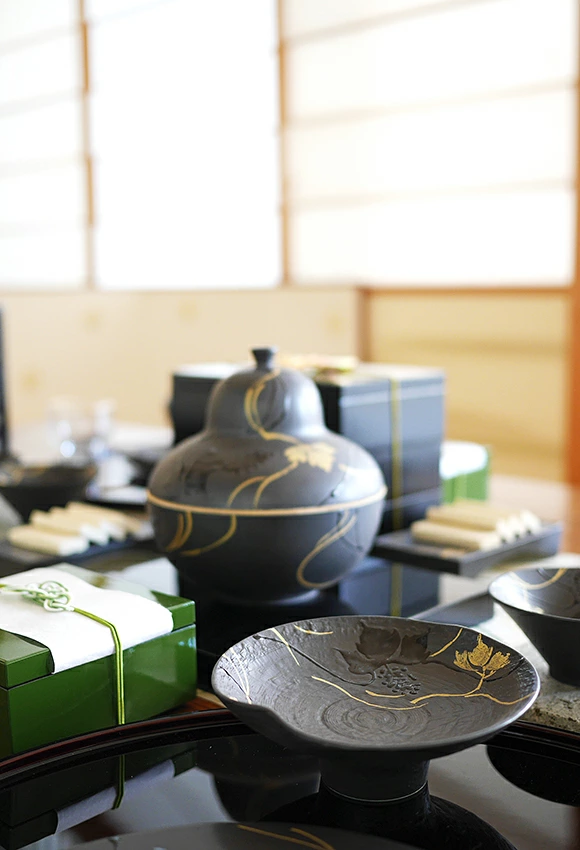 漆黒つた絵 まゆ型小付