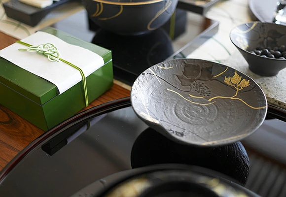 漆黒つた絵 まゆ型小付