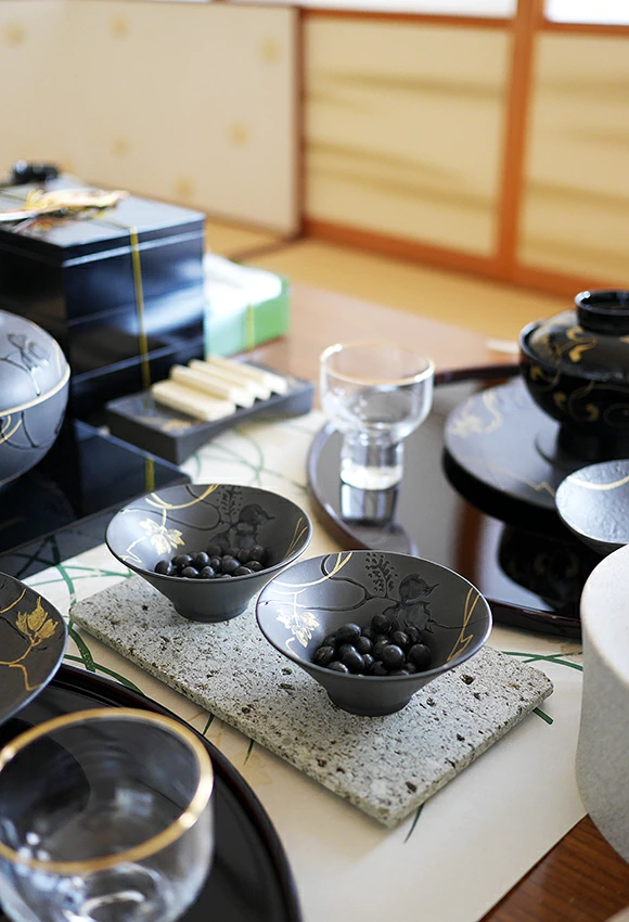 有田焼 漆黒つた絵 丸反中付