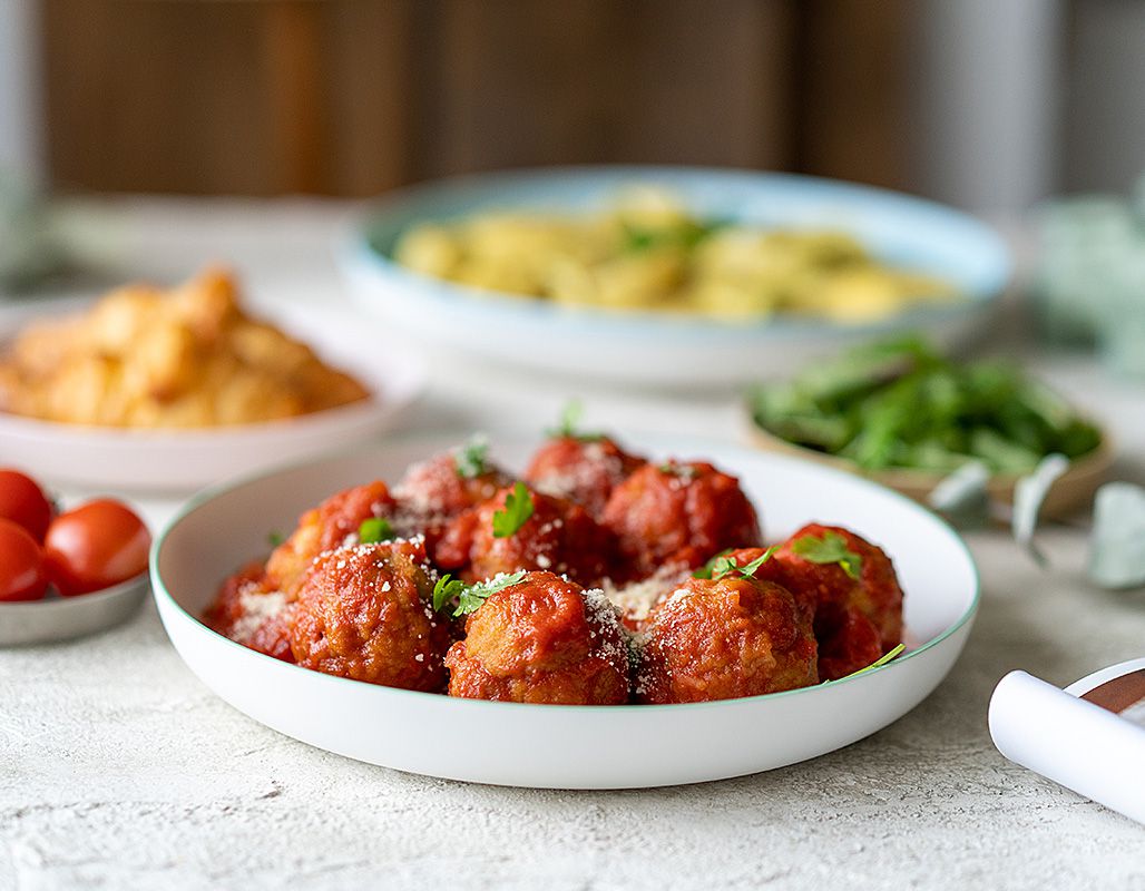 1616/arita japan S&B 深プレート 22cm マットホワイト渕ライトグリーン パターンA 有田焼