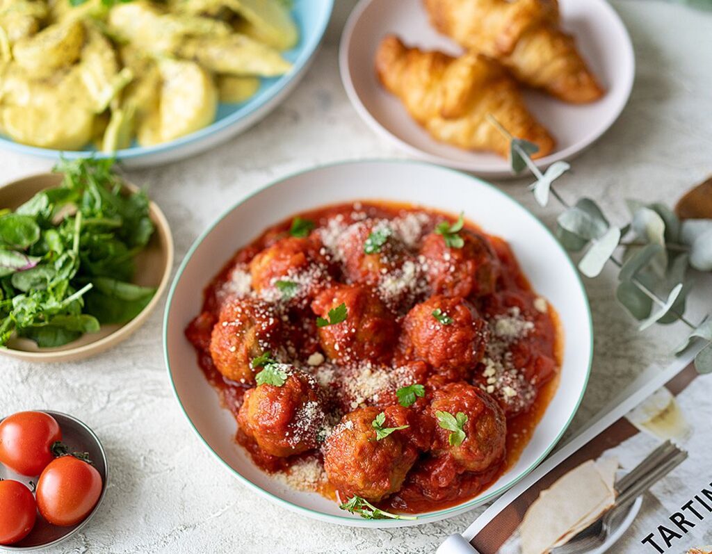 1616/arita japan S&B 深プレート 22cm マットホワイト渕ライトグリーン パターンA 有田焼