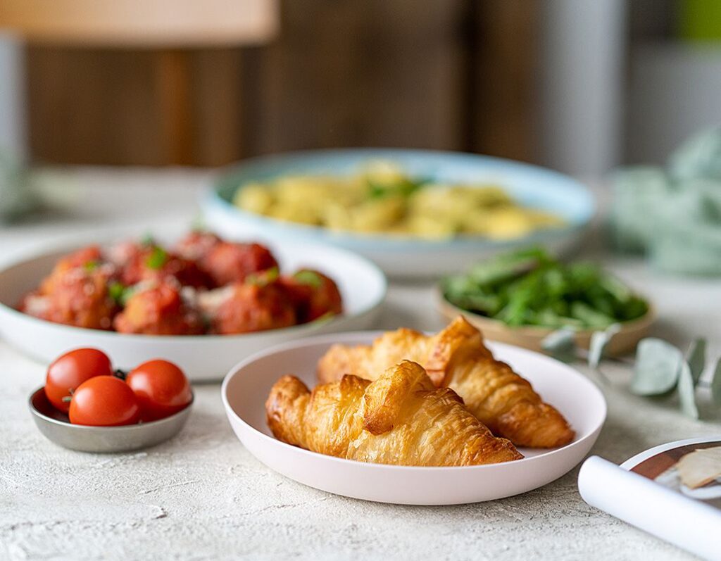 1616/arita japan S&B 深プレート 17cm ライトピンク パターンA 有田焼 
