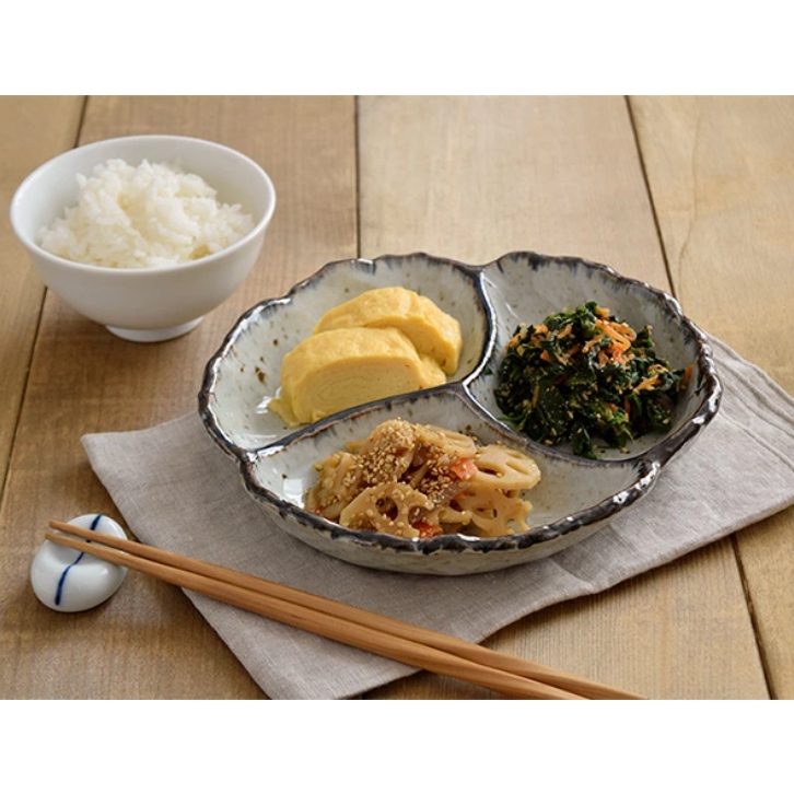 和食器 3つ仕切皿 花型貫入
