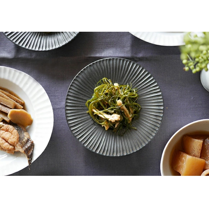 5号丸皿　しのぎ　黒 ＜九谷焼 / 和食器 / 取り皿＞
