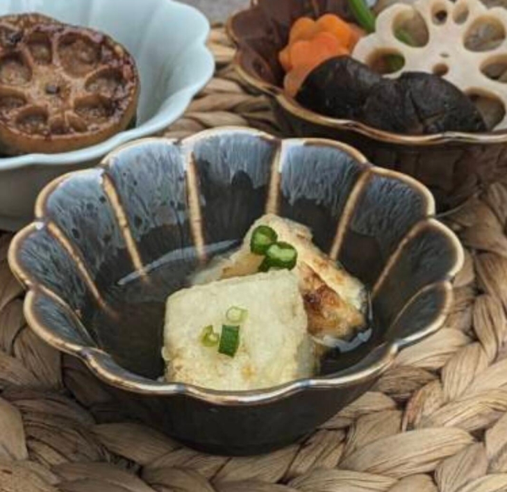 美濃焼 花小鉢KUJAKU