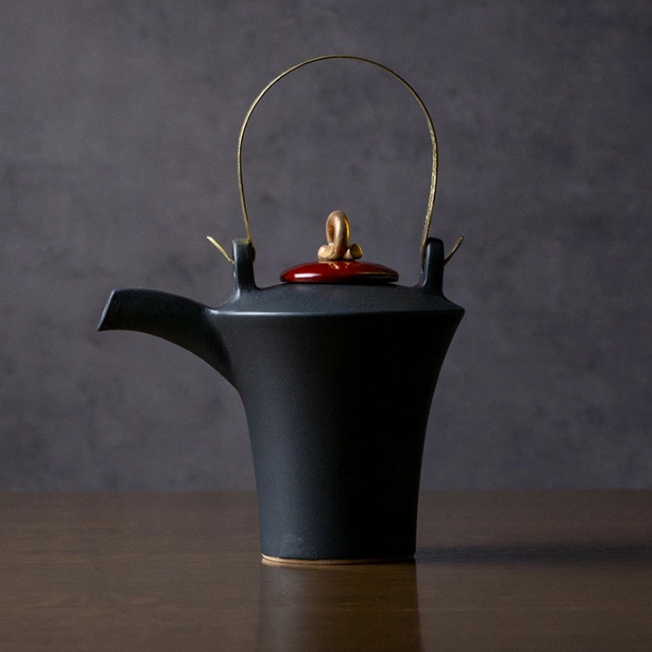 和食器　黒釉金彩酒注 (TM-016)　作家「森野知子」
