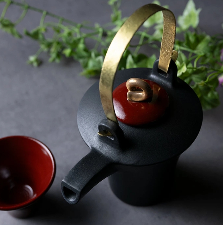和食器　黒釉金彩酒注 (TM-016)　作家「森野知子」
